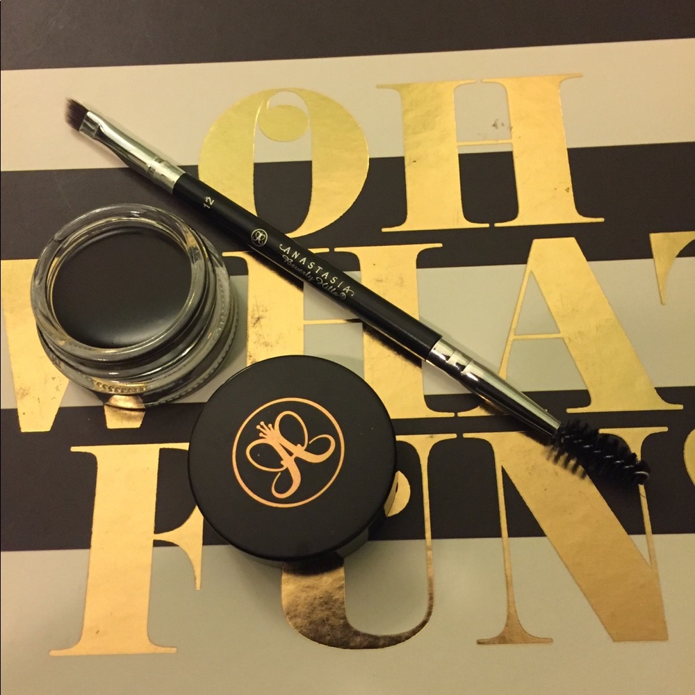 Anastasia Dipbrow Pomade with #12 brush